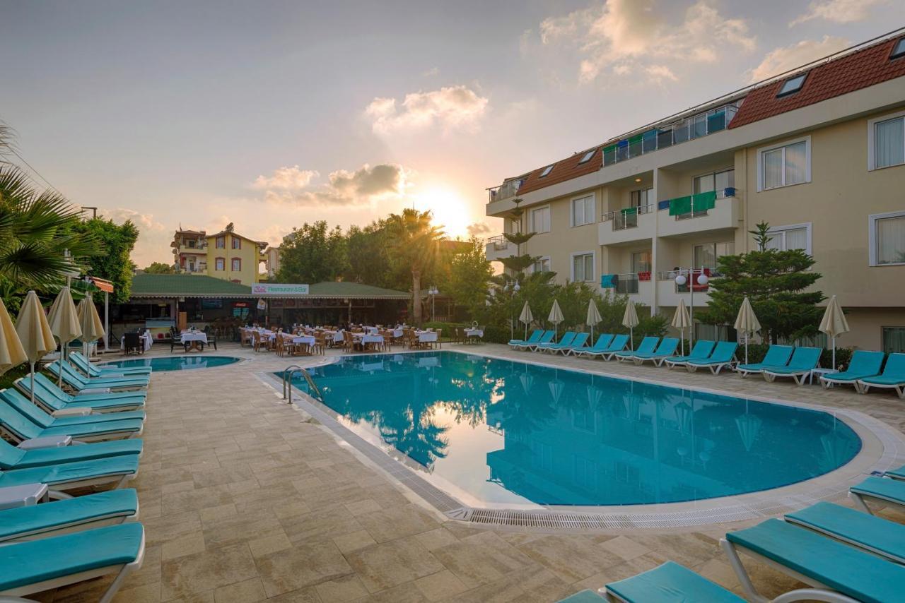 Risus Hotel סייד מראה חיצוני תמונה
