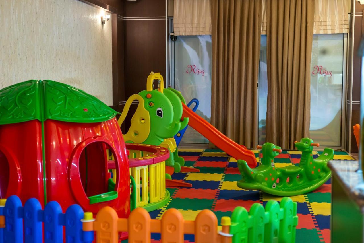 Risus Hotel סייד מראה חיצוני תמונה