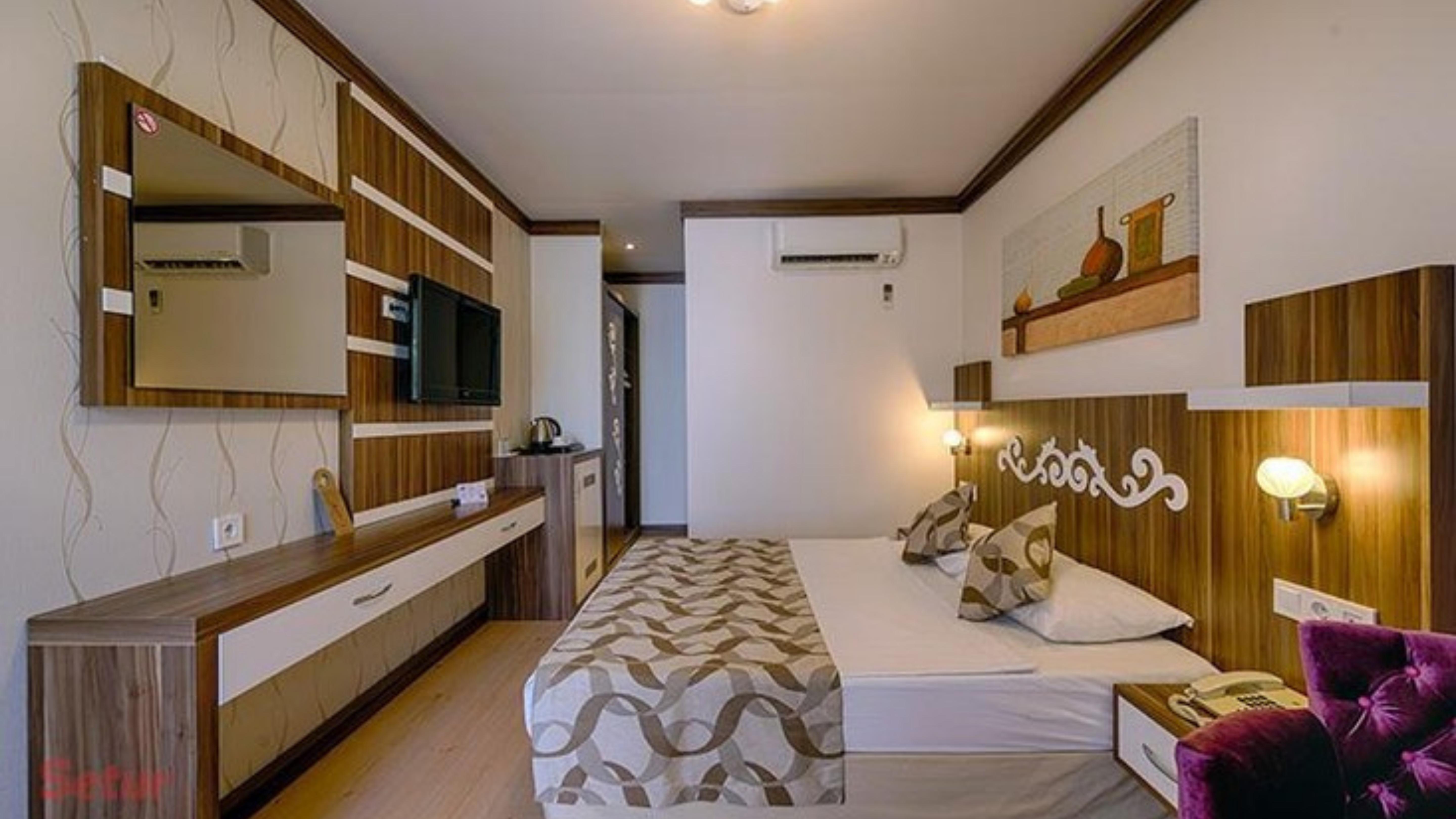 Risus Hotel סייד מראה חיצוני תמונה