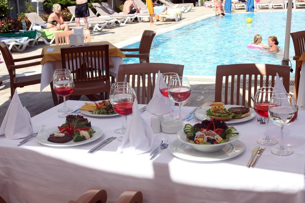 Risus Hotel סייד מראה חיצוני תמונה