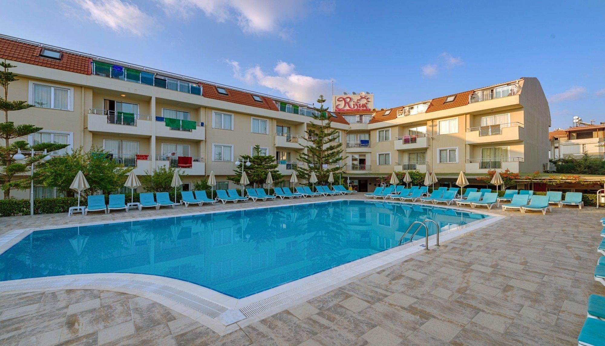 Risus Hotel סייד מראה חיצוני תמונה